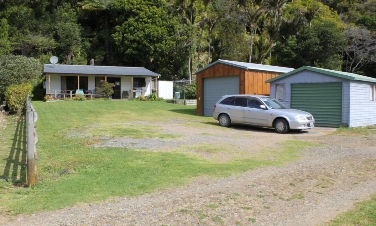 Port Charles House | Sandy Bay Beach Retreat