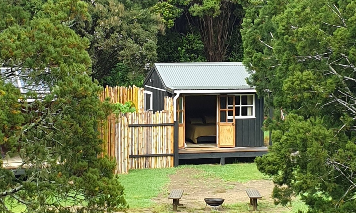 Matapouri Cabin | Sandy Bay eco cabins