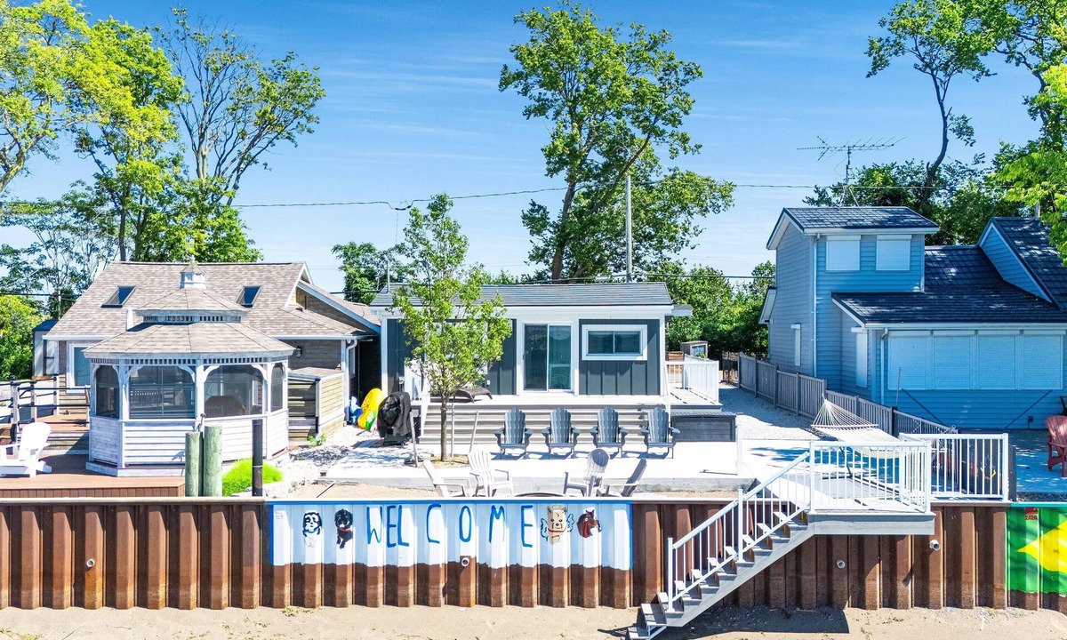 Leamington Cottage | Sandy Beach w/Lake Access | 2BR Near Point Pelee