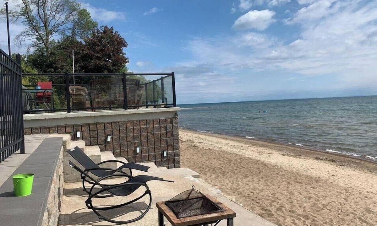 Selkirk Cottage | SANDY BEACHFRONT cottage with HOT TUB and FIRESTOVE