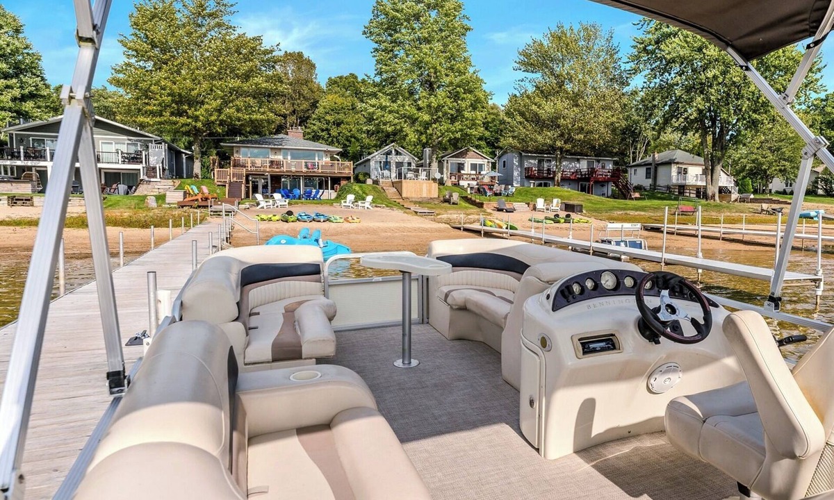 Twin Lake House | Sandy Beachfront | Pontoon Rental | Dog Friendly
