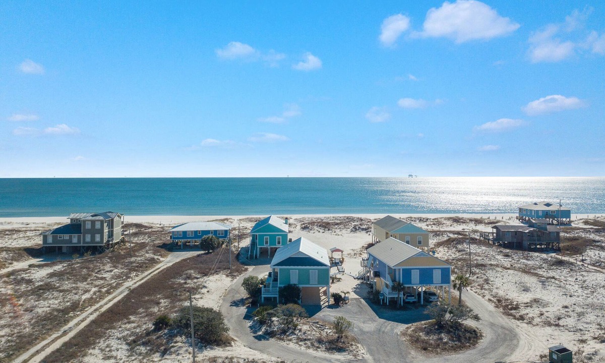 Fort Morgan House | Sandy Bottoms! Beach Front! 180+ Rave Reviews!