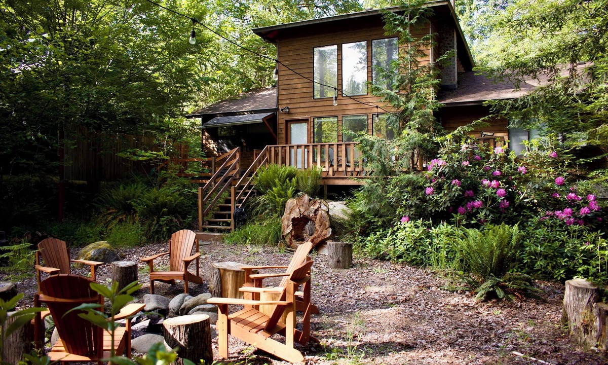 Mount Hood Village House | Sandy Cheeks: River Access, Hot Tub, BBQ, Fire Pit
