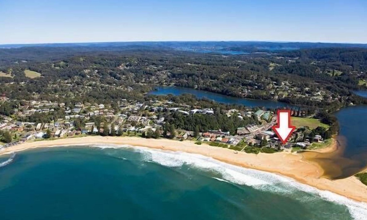 Avoca Beach Cottage | SANDY CORNER - Beach & Lakefront #1 BEST LOCATION