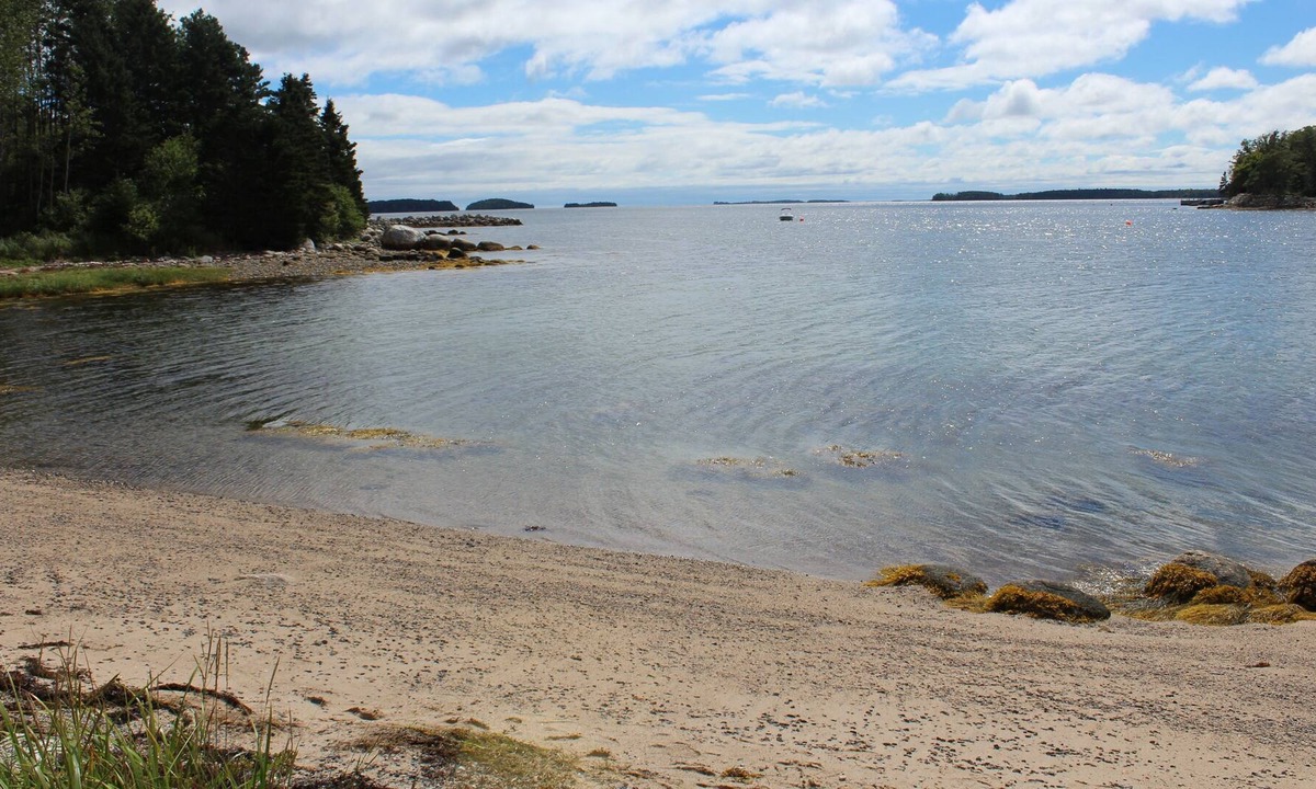 Chester Cottage | SANDY COVE COTTAGE / CHESTER / oceanfront / private beach and wharf / kayak