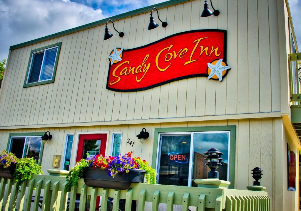 Seaside Hotel | Sandy Cove Inn