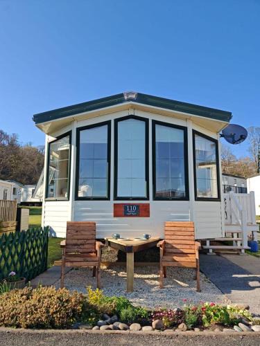 Amroth House | Sandy Feet