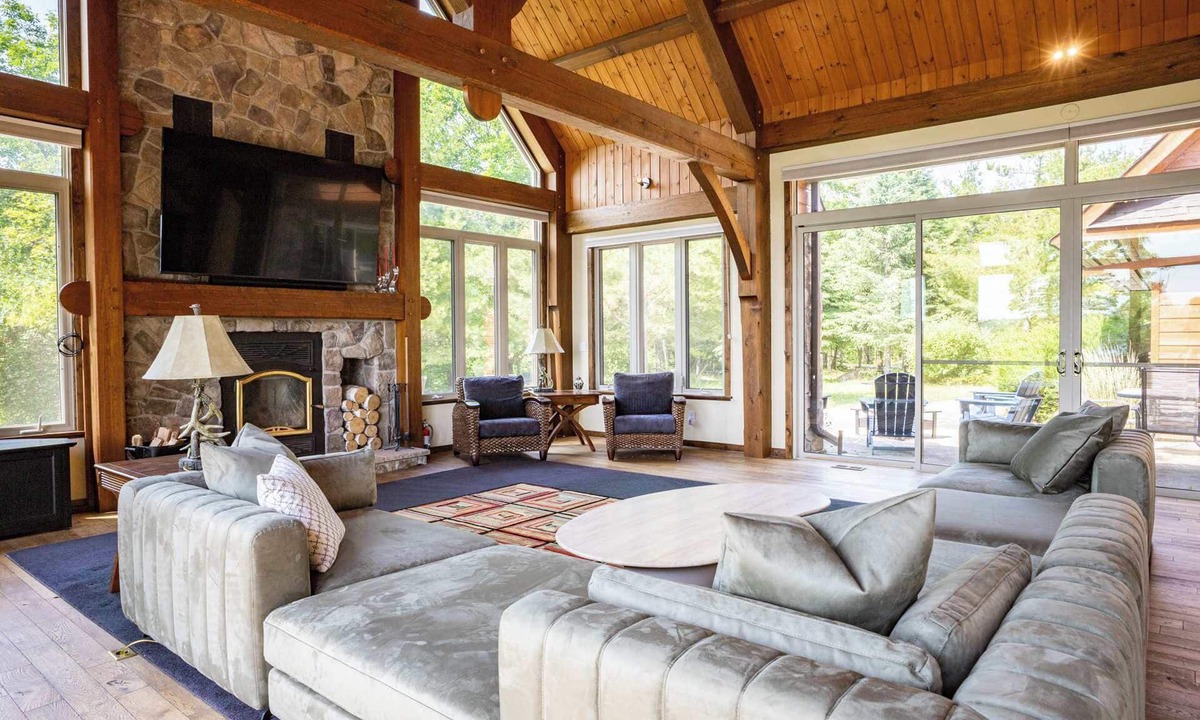 Lakehurst House | Sandy Lake Cottage, Hot Tub & Sauna!