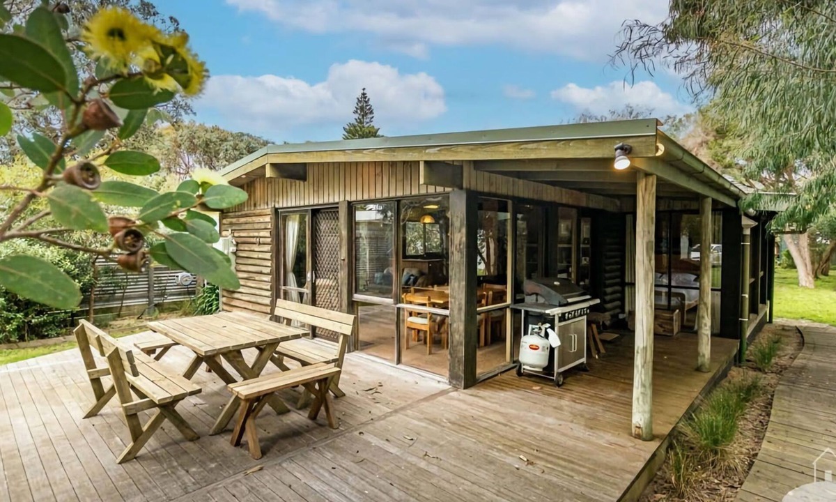 Sandy Point House | Sandy Point Log Cabin