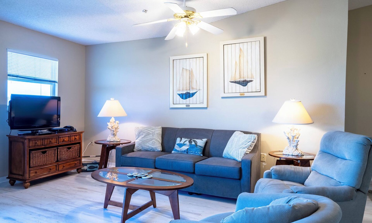 Holmes Beach Condo | Sandy Pointe 210 · Mangrove & Bay View · Pool