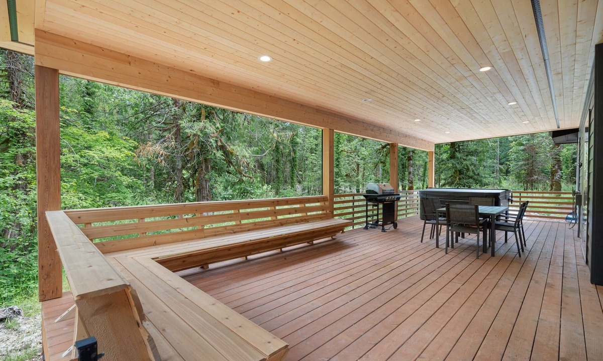 Mount Hood Village House | Sandy River Group Getaway 3