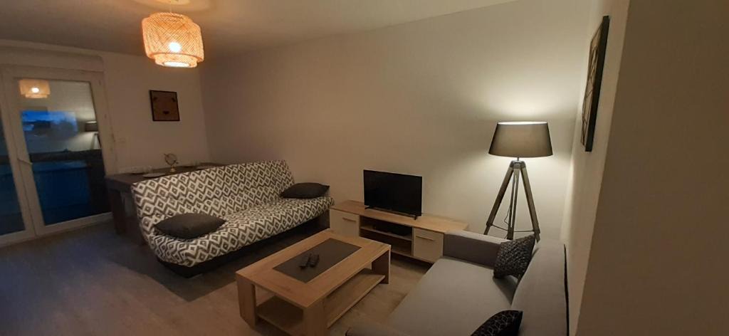 Blagnac Apartment | Sandy's 2 beds apartment Calme Parking Tramway