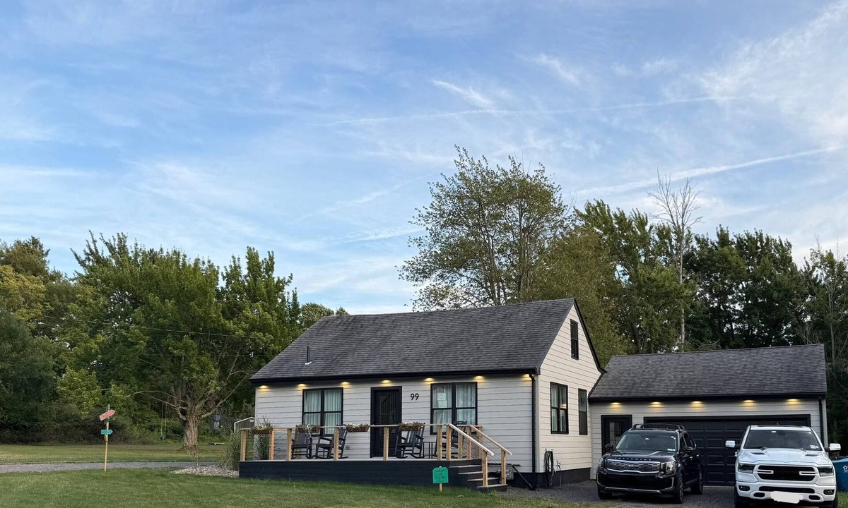 Lake Erie Beach House | Sandy Shore House - 3 bedroom, 2.5 bath home