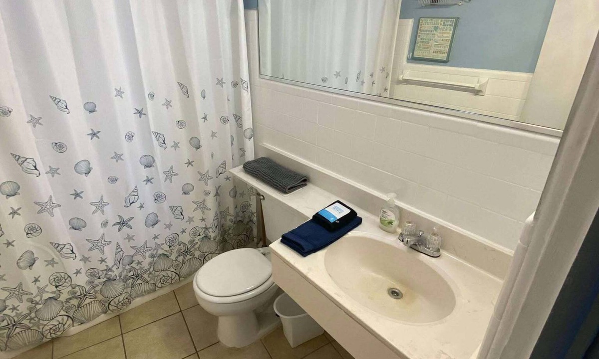 Bostwick Park Condo | Sandy Shores Retreat – Beach Access + Pool