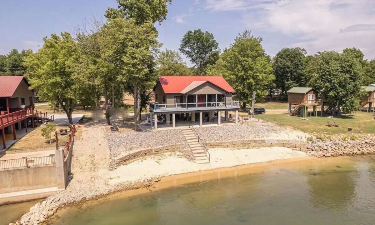 Doniphan Cabin | Sandy Shores