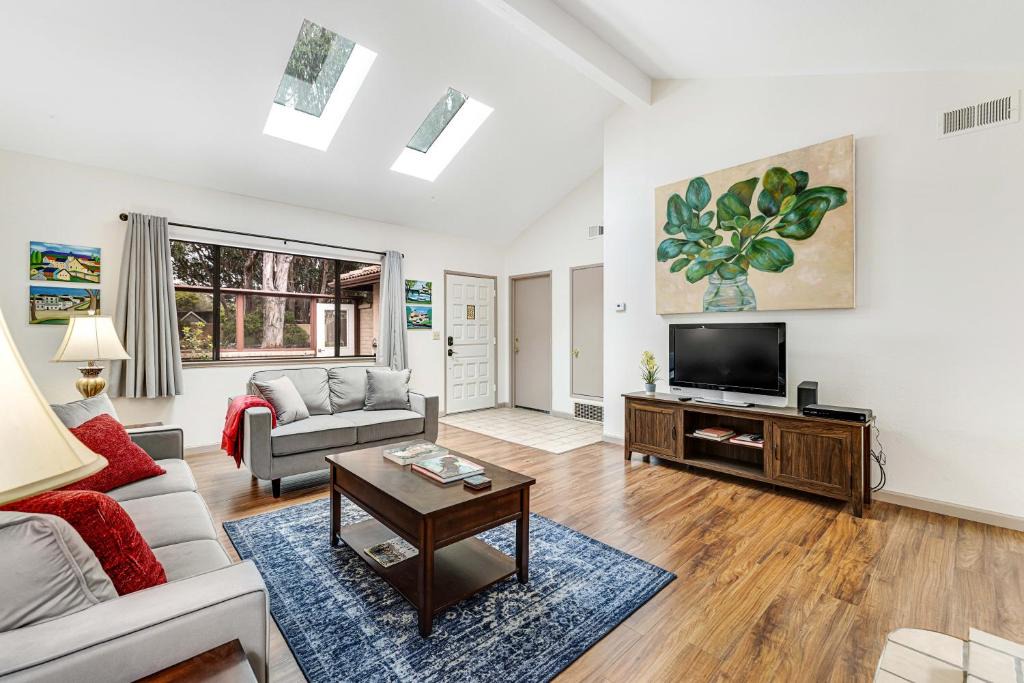 La Selva Beach House | Sandy Sojourn