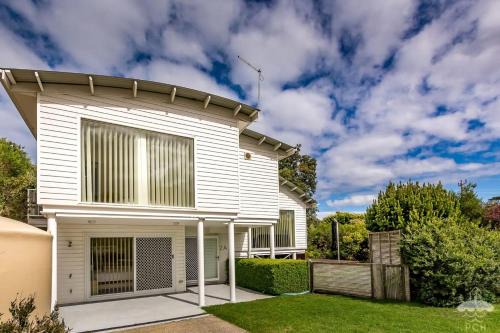 Sandy Point House | Sandy Star