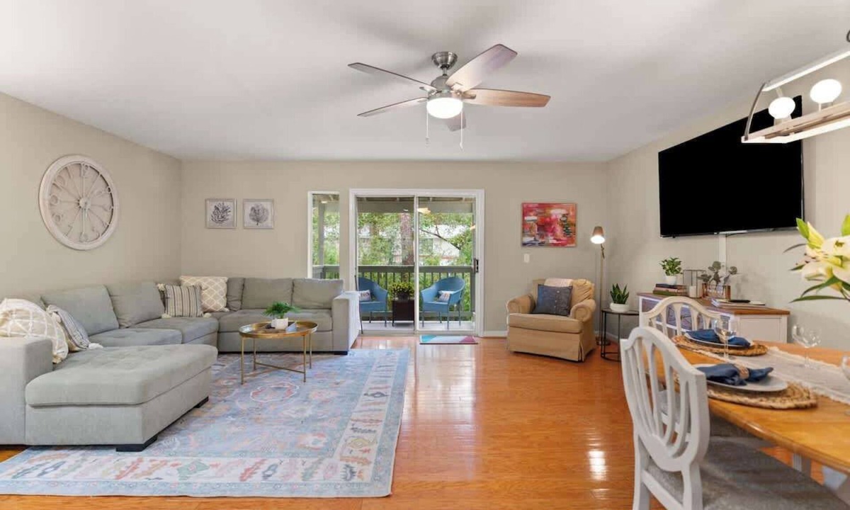 Demere Park Condo | Sandy Tails - 5 bedrooms!