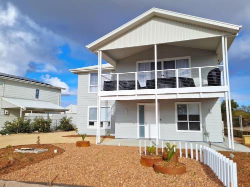 Muloowurtie House | Sandy Toes