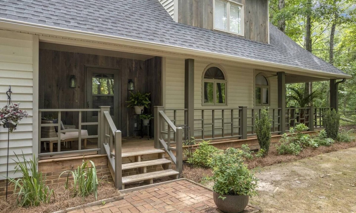 Townville House | Sandy Toes & Tiger Roars