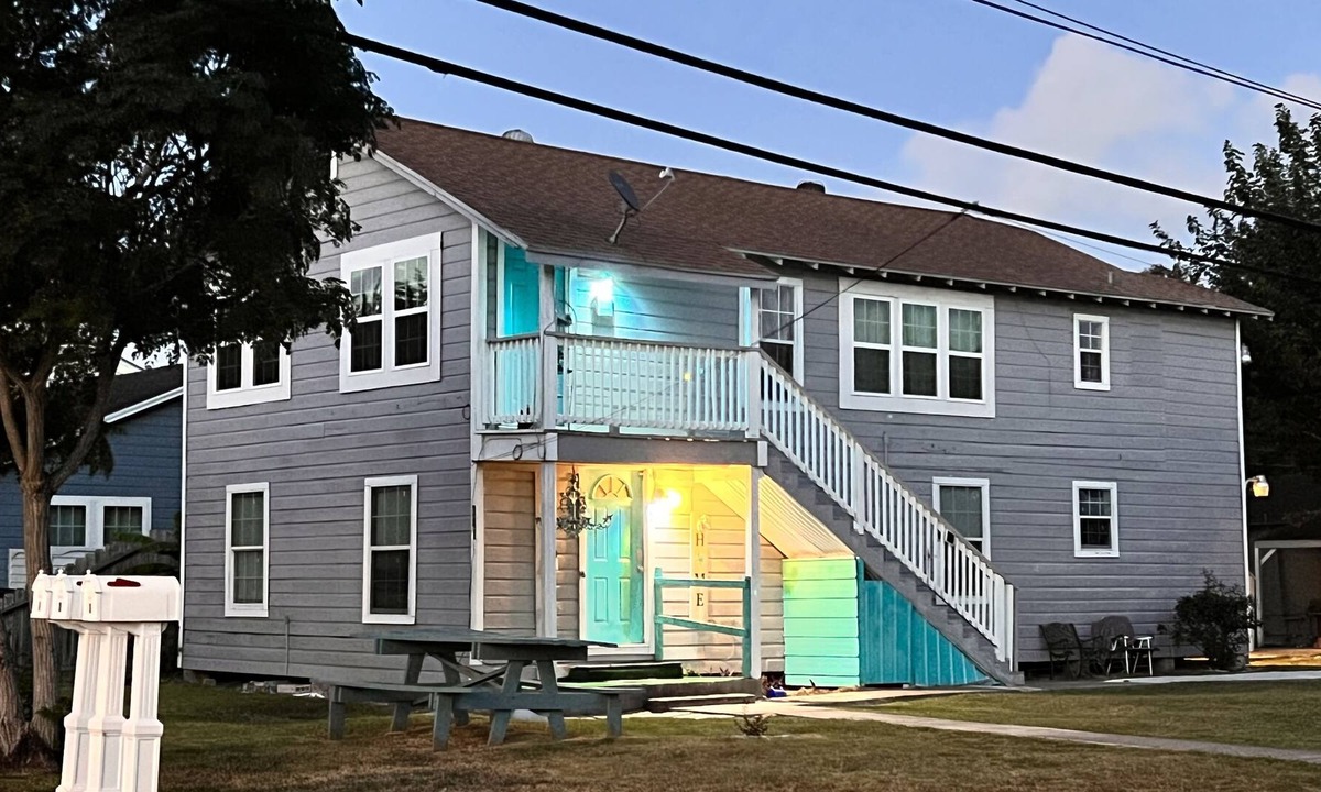 Del Mar House | Sandy Toes - WALK to the BEACH!