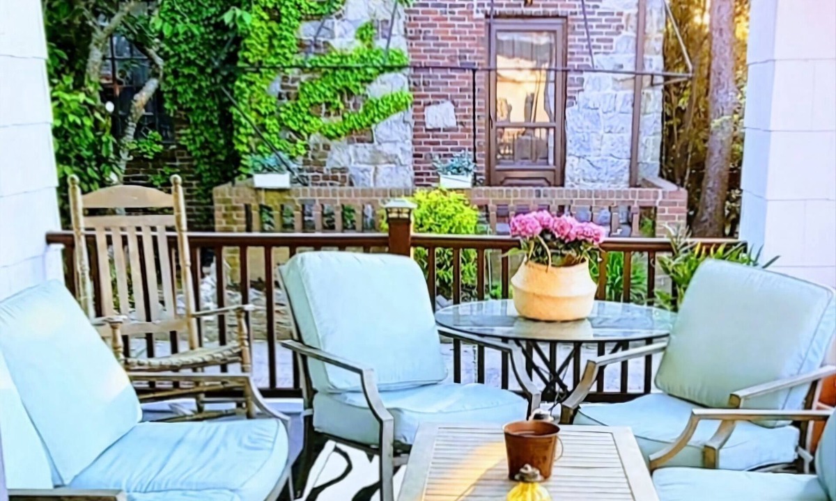 Long Beach House | SandyBeachHouseLBNY Steps to Beach, Train & EatsnBeachside