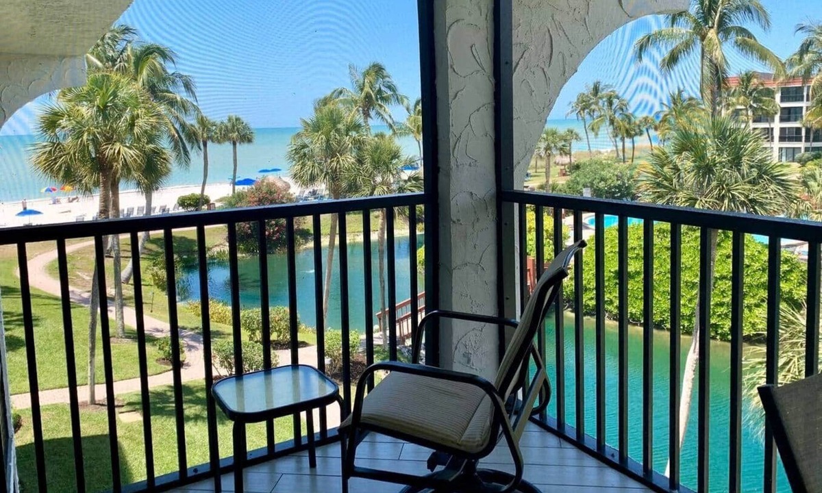 Sanibel Apartment | Sanibel:Pointe Santo E31 Where the Sun Meets the Sea!
