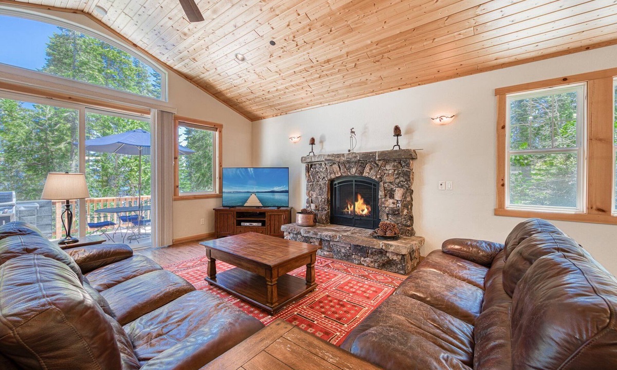 Homewood House | Sans Souci Terrace - West Shore - 4 BR - One block from Lake!