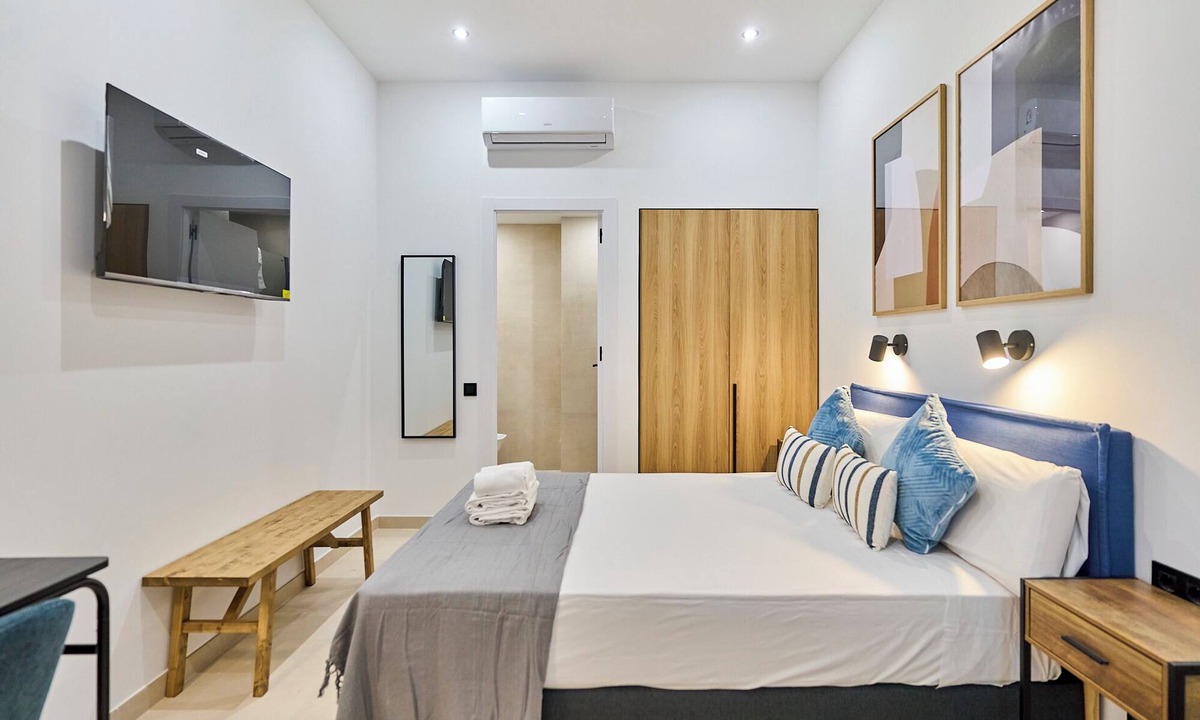 Badalona Hostel | Sant Adrià Urban Suites by gaiarooms