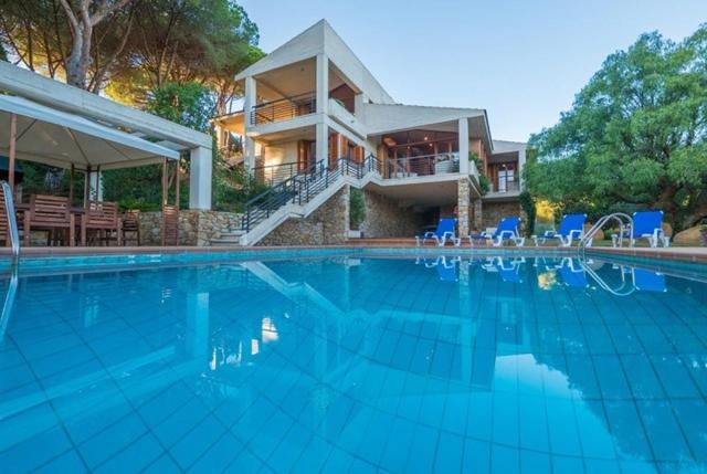 Sant Andreu de Llavaneres Villa | Sant Andreu de Llavaneres Villa Sleeps 9 Pool WiFi