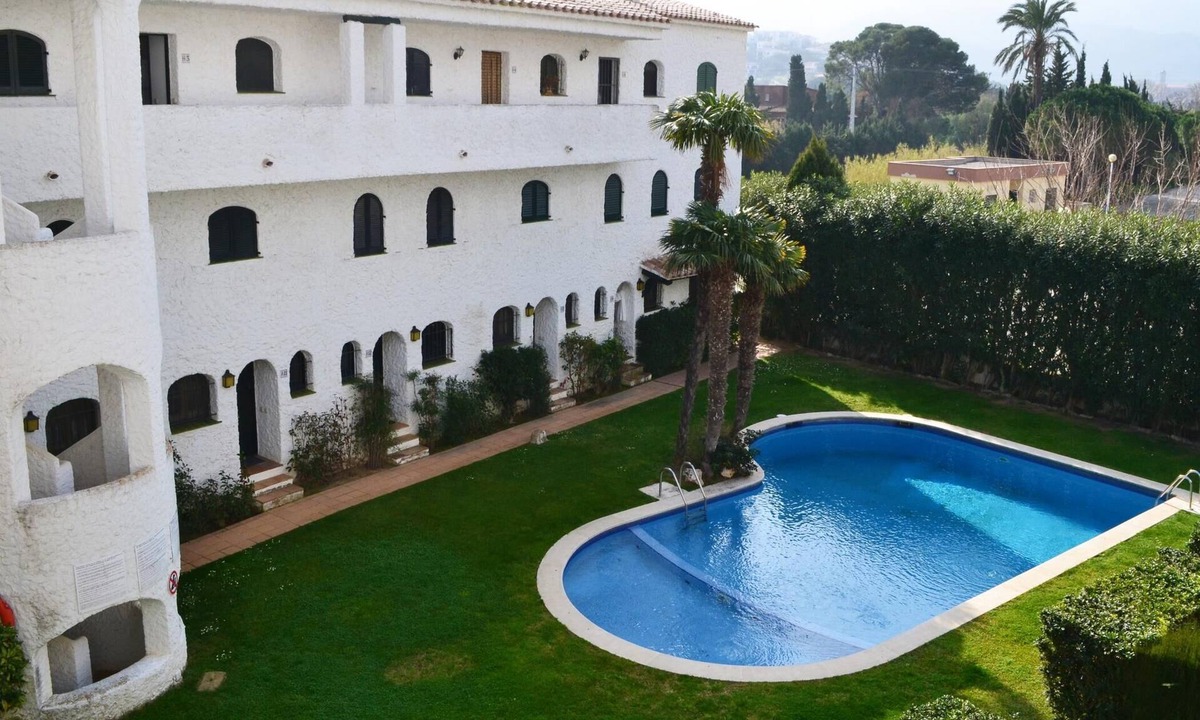 Llanca Apartment | SANT CARLES 3 Amazing apartment with garden and pool.