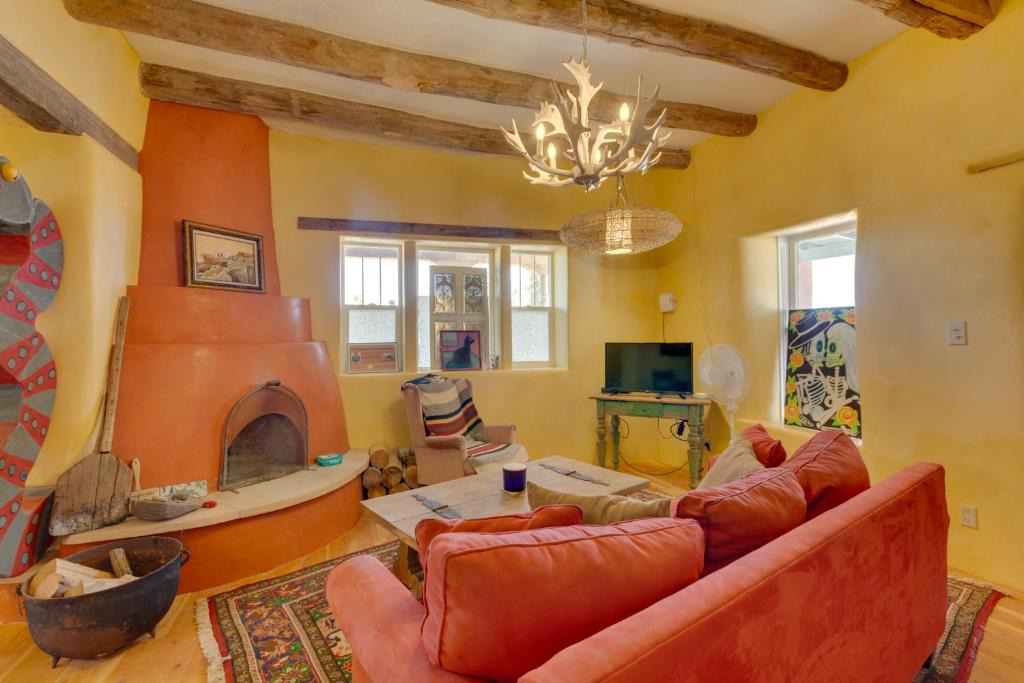 Santa Cruz House | Santa Cruz Home w/Mountain Views!