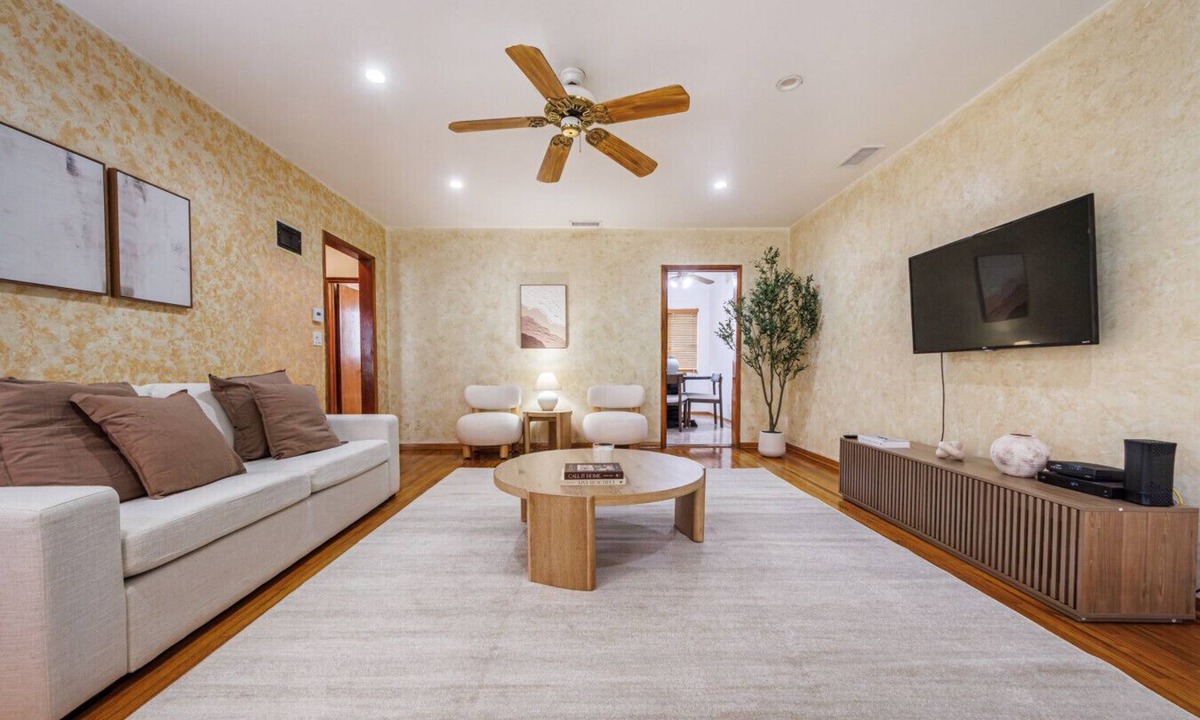 Pico House | Santa Monica 2BD Home - 20 mins to LAX Airport!