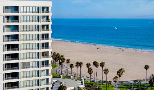 Ocean Park Apartment | Santa Monica Ocenfront 2 Bedroom Villa with Parking