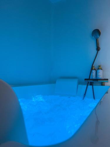 Castelnau-le-Lez Apartment | Santorini Evasion - Suite de Luxe