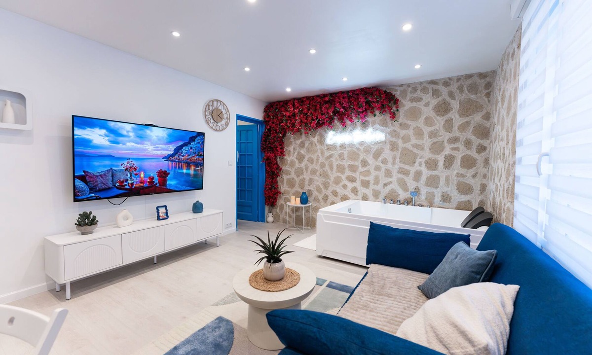 Sainte Marie - Saint Leon Apartment | Santorini getaway - Jacuzzi & Cocooning