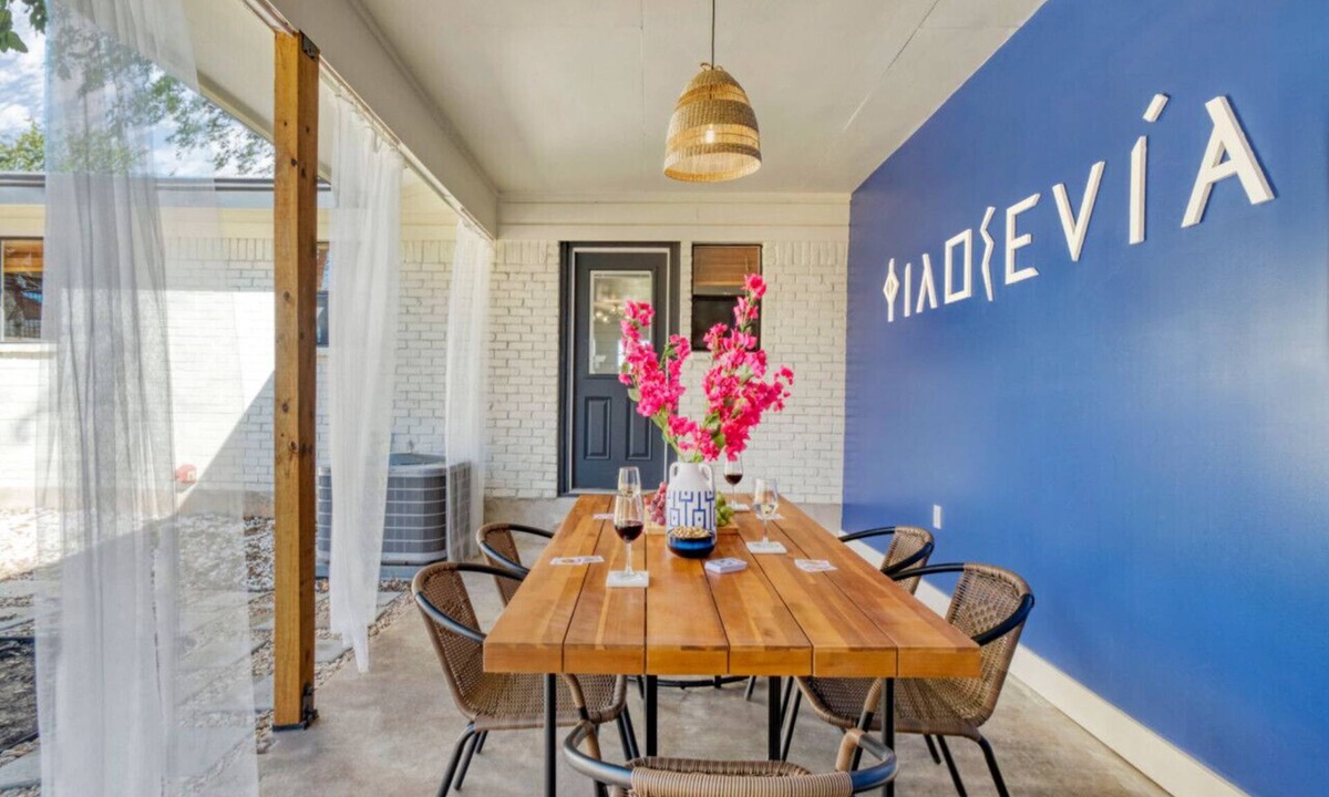 Austin Villa | Santorini Inspired | Firepit | Grill I Yoga