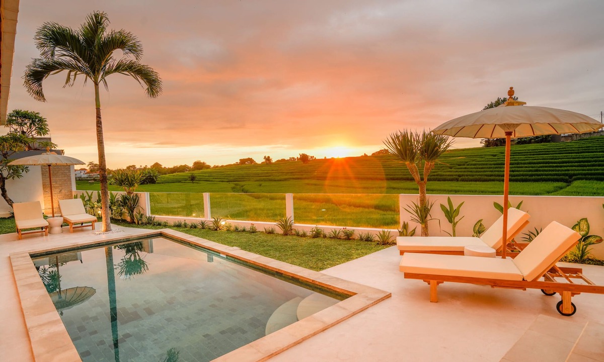 Pererenan Villa | Santorini Sunset Elegant 4BR Large Pool, Cinema, Rice views