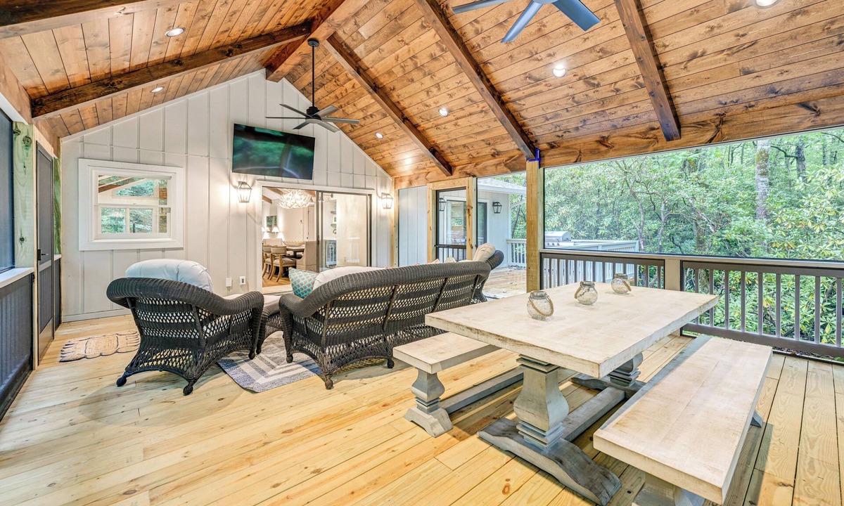 Cashiers Cottage | Sapphire Home w/Fireplace Near Skiing & Hiking!