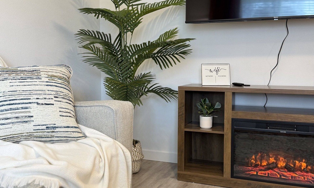 Hermiston House | Sapphire Stay- King and Queen