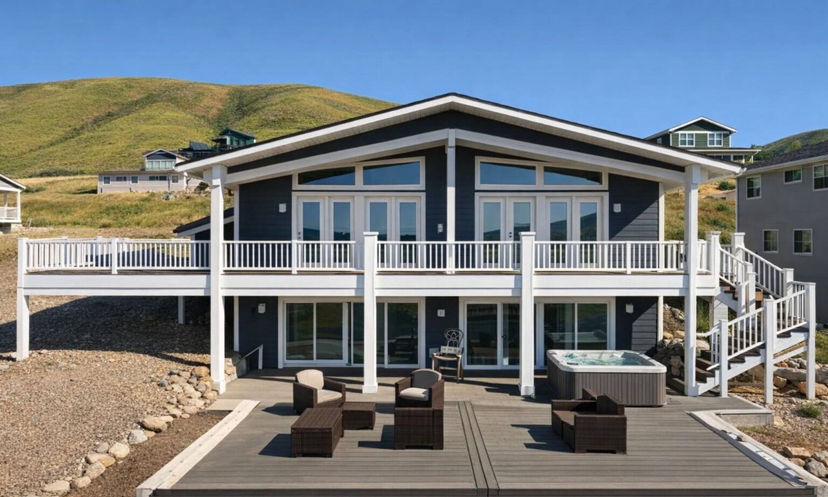 Dingle House | Sapphire Sunset Shores: Lakefront 3BR with Private Beach & Easy Boat Access