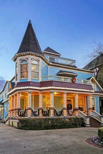 Houston Heights Bed & Breakfast | Sara's Inn on the Boulevard