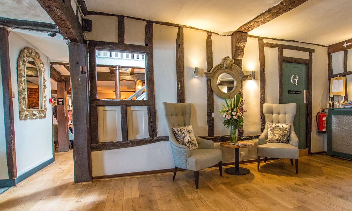 Dunmow Hotel | Saracens Head Hotel