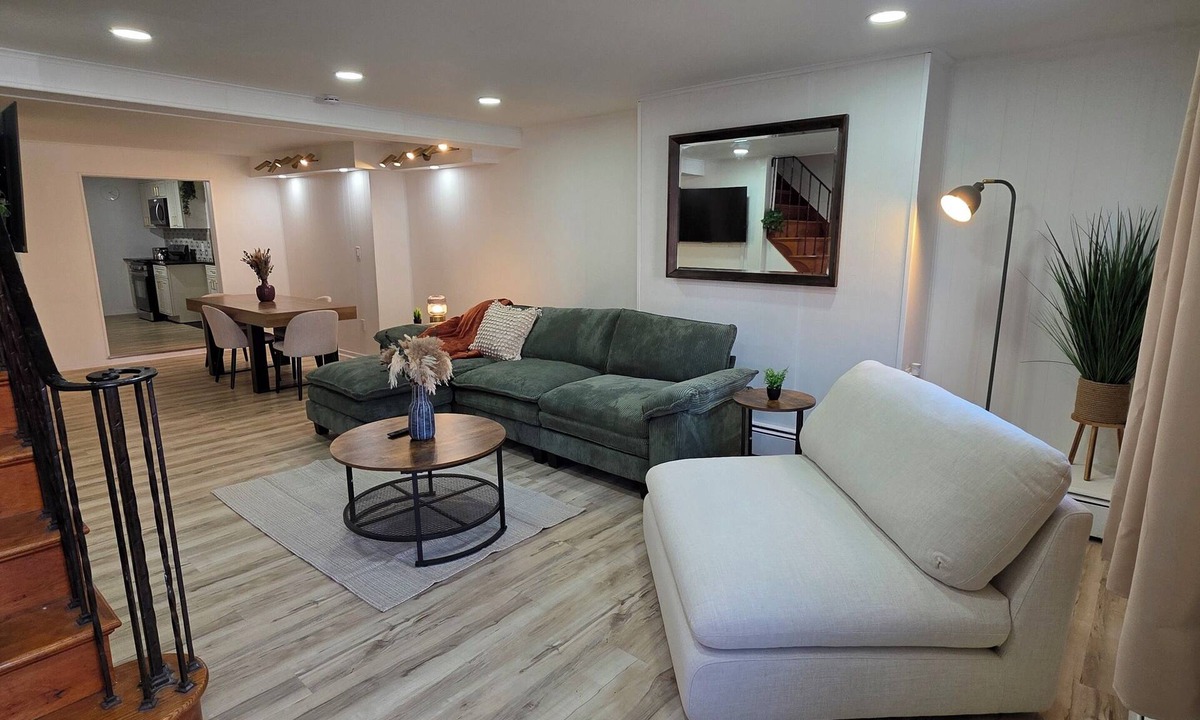 South Side Flats House | Sarah St retreat - Modern 5 bed 3.5 ba - South Side Flats - Walk to Carson St
