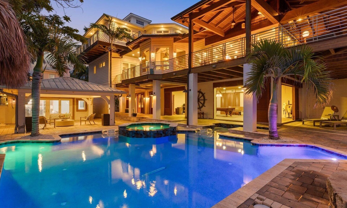 Whitney Beach House | Sarasota Bay Luxury Retreat | Sleeps 19 w/Pool, Spa & Waterfront Views