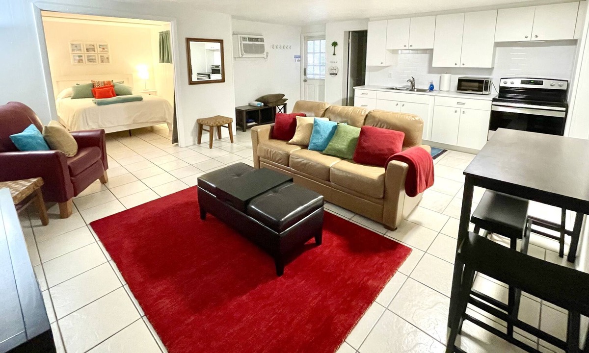 Alta Vista Apartment | Sarasota -Close to Lido & Siesta Beaches, Downtown, Pinecraft & Nathan Benderson