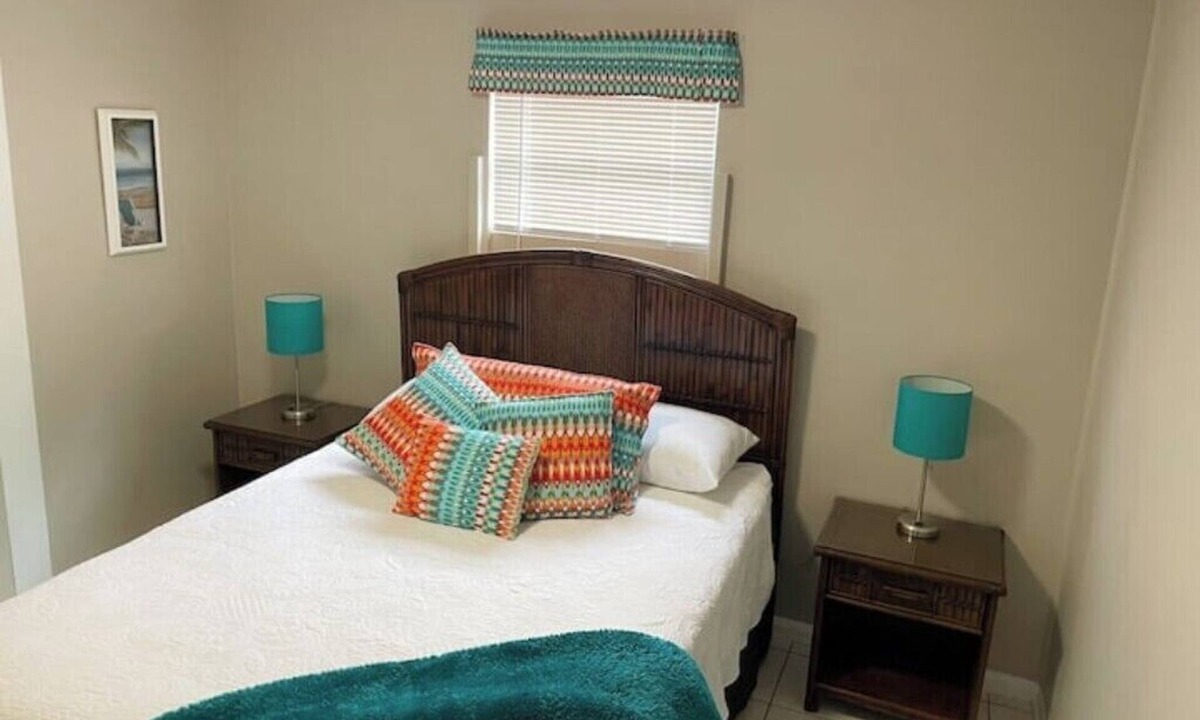Alta Vista Apartment | Sarasota-Close to Lido & Siesta Beaches, Downtown, Pinecraft & Nathan Bendersonn