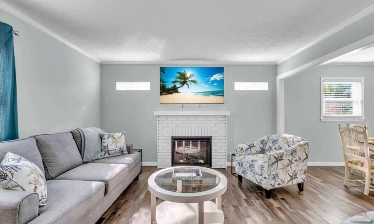 Indian Beach Sapphire Shores House | Sarasota Cottage w/Heated Salt Water Pool