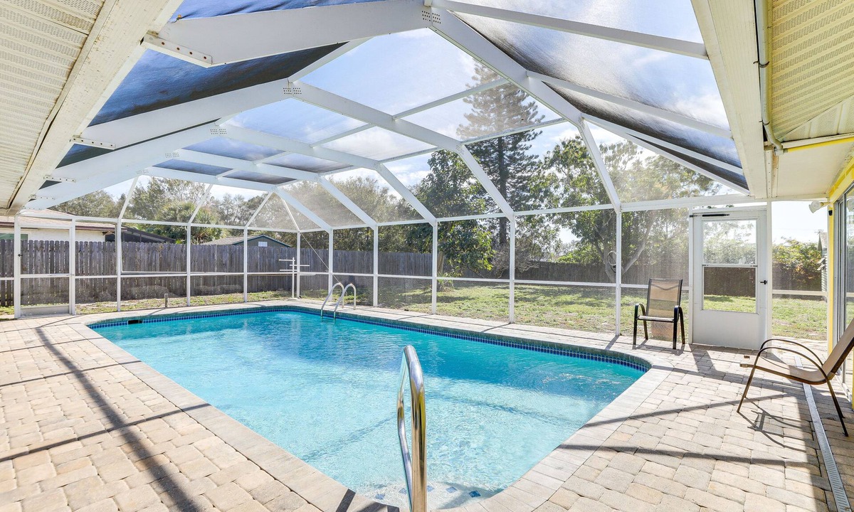 Whitfield House | Sarasota Home w/Heated Pool: 3 Mi to Airport!
