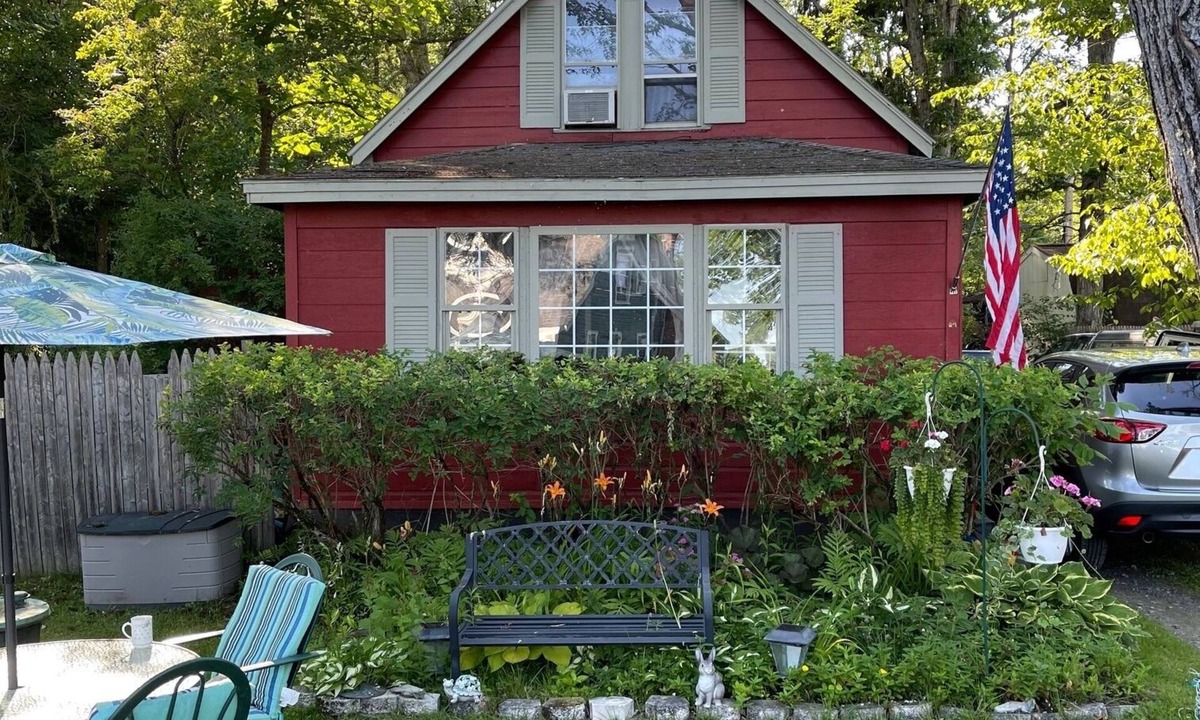 Malta Cottage | Saratoga Lake Rustic Cottage